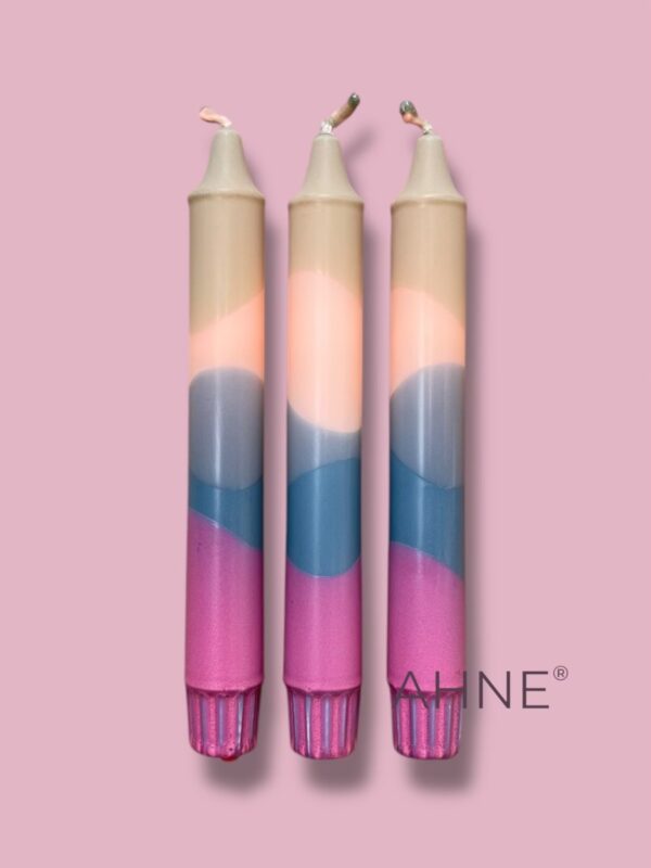 1STK HÅNDLAVET STEARINLYS I petroleumsblå pink peach og grøn