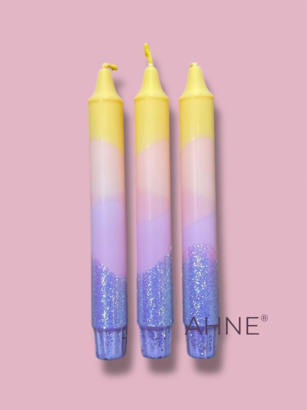 1STK HÅNDLAVET STEARINLYS I neon gul peach og lilla med glitter