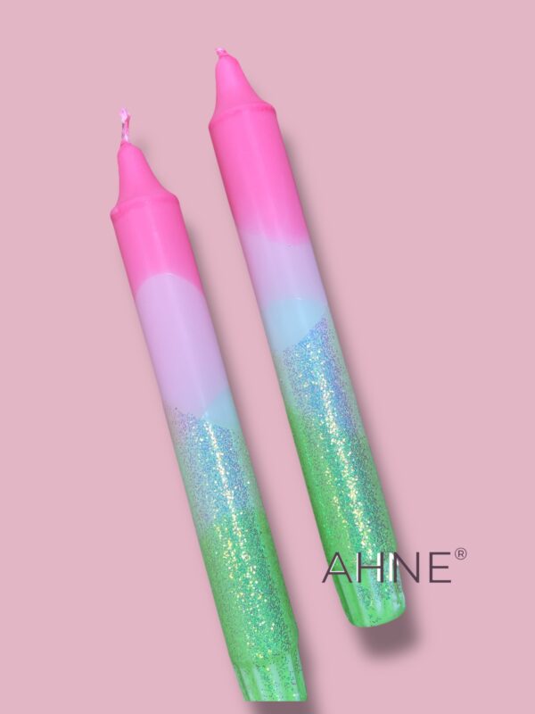 1STK HÅNDLAVET STEARINLYS I PINK OG LYSERØD MED MINT OG GRØN GLITTER