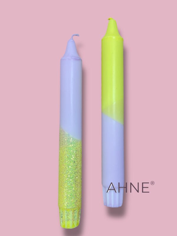 2 stk HÅNDLAVET stearinlys i neon gul og lilla med og uden glitter